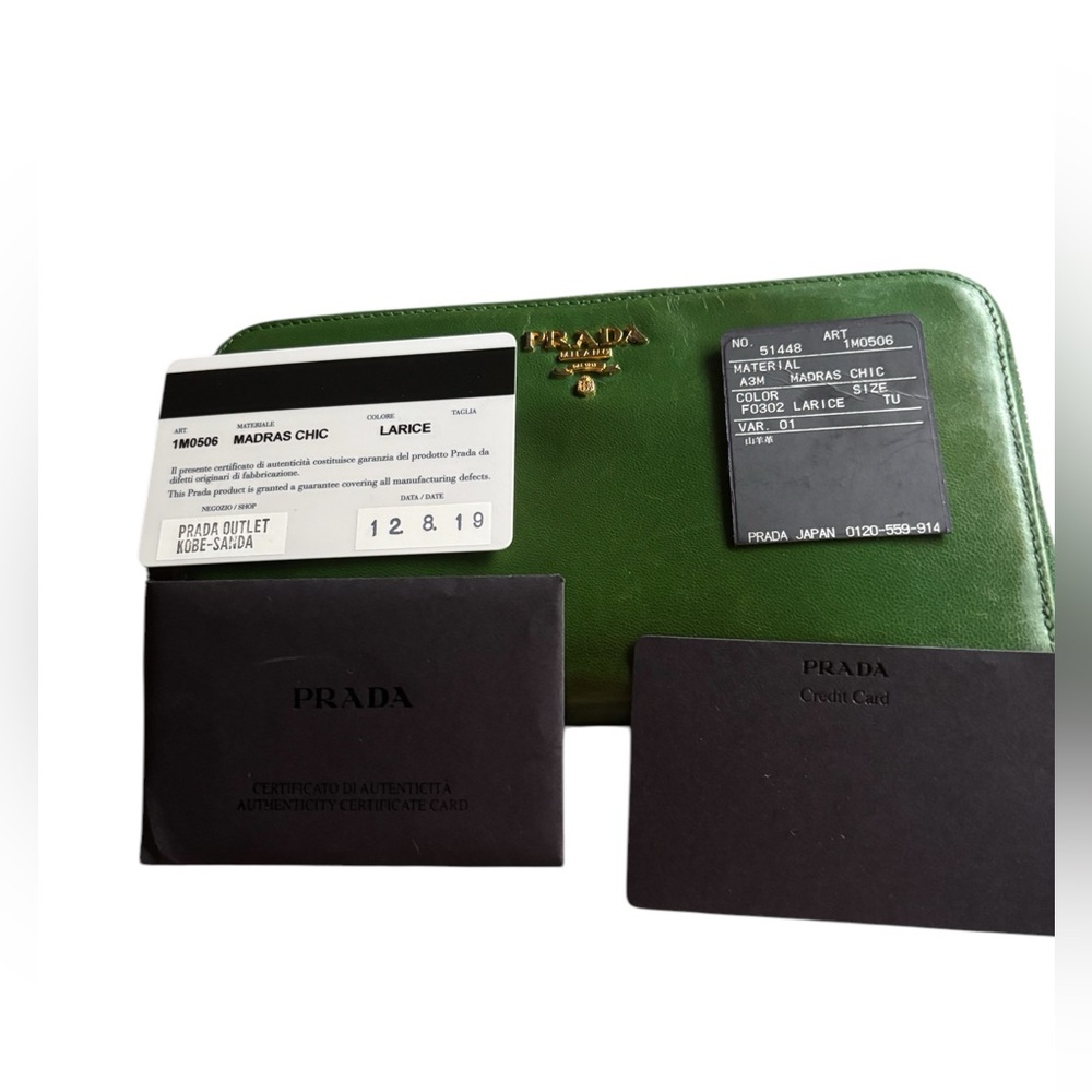 Prada Green Long Leather Zipper Wallet Excellent Condition - Picture 4 of 16